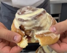 Сінабони із ніжнім сирним кремом: фото скрін рецепту