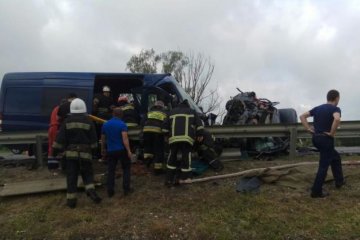 Автобус з туристами потрапив у смертельну ДТП: моторошні кадри