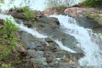 Під Запоріжжям "воскрес" водоспад - був "сухим" десятиліття, казкові кадри