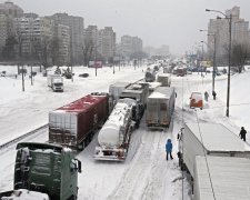 Сніговий апокаліпсис: де та за скільки можна "перевзути" авто