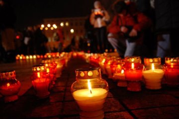 Акторка, яка зіграла в "проклятому" серіалі, пішла з життя: стала шостою жертвою