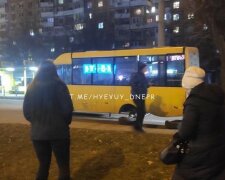 У Дніпрі забита маршрутка "роззулася" на ходу, кадри за крок від трагедії