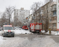 В Киеве жилой дом утонул в огне: адское пламя не отступает, спасатели работают на грани