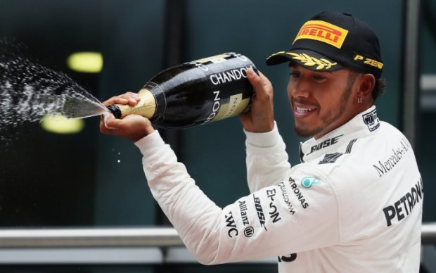 Формула-1: Хэмилтон выиграл Гран-при Китая