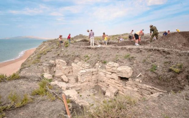 Геракл и камфары с птицами: исследователи наткнулись на древний склеп 
