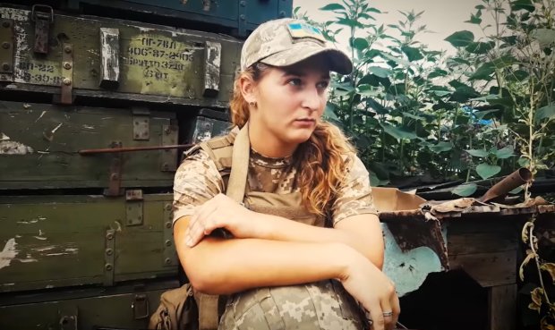 "Каждый должен это сделать": 19-летняя украинка бросила все, чтобы защищать родные земли, откровенное интервью юной героини