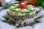 Ситний салат з копченою куркою і печерицями: покроковий рецепт
