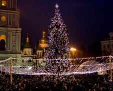 Украинцы рассказали, что думают о Томосе: одни - в очереди посмотреть на документ, другие - за бесплатной едой