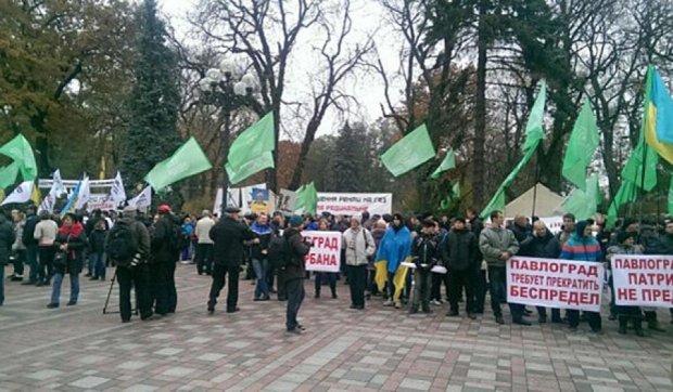 Сторонники УКРОПа устроили митинг под Радой (фото)  