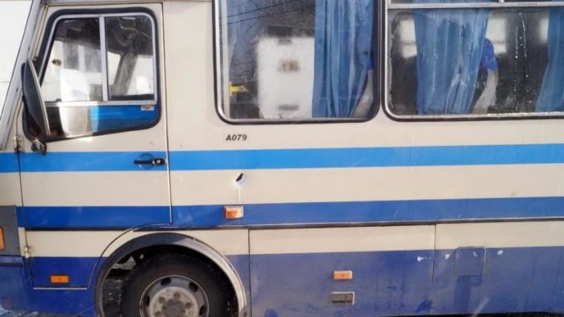 По пути в Киев расстреляли пассажирский автобус: ранен мужчина