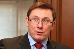 Луценко ушел с должности председателя фракции Порошенко