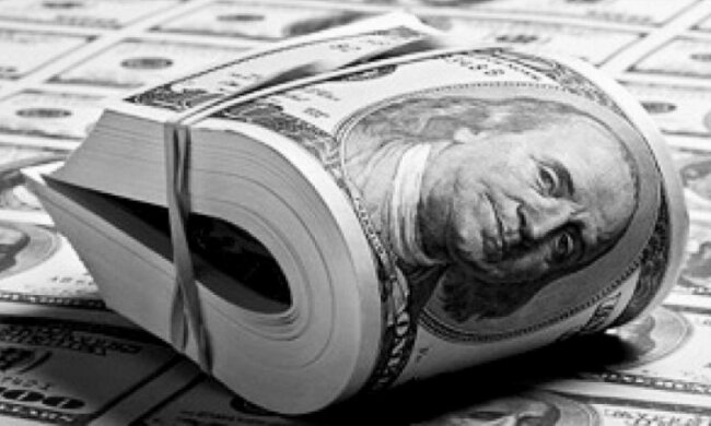 У вересні українці понесли валюту в банки