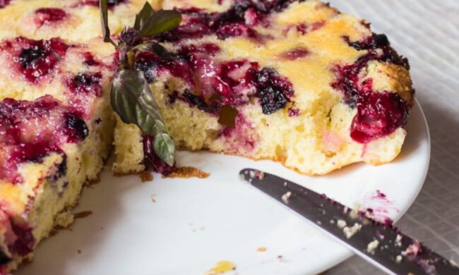 Пиріг з чорною смородиною, кадр з відео