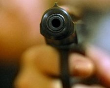 Мужчина открыл стрельбу в магазине в Хмельницком, есть раненые
