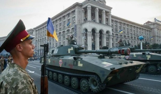 Парадом украинцы отблагодарили воинов за защиту