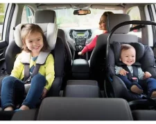 Дитина в автомобілі: фото з вільних джерел