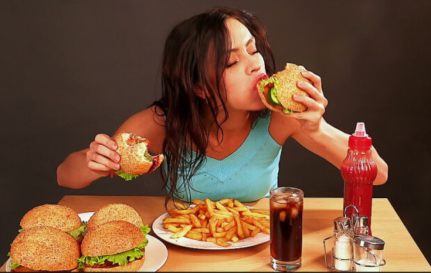 Любителям поїсти на замітку: психологи розкрили головні причини переїдання