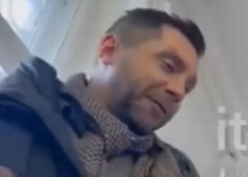Скрін, відео YouTube викладач-хам
