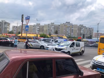 В лесу под Киевом нашли мужчину в петле, копы оцепили территорию