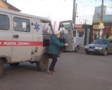 Под Харьковом семейные врачи "отфутболивают" больных пациентов: "Не приедем"