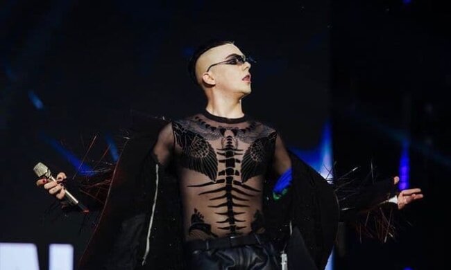 Melovin після поцілунку з хлопцем на Atlas Weekend роздягнувся до гола під водою: "Занадто добре, щоб бути правдою"