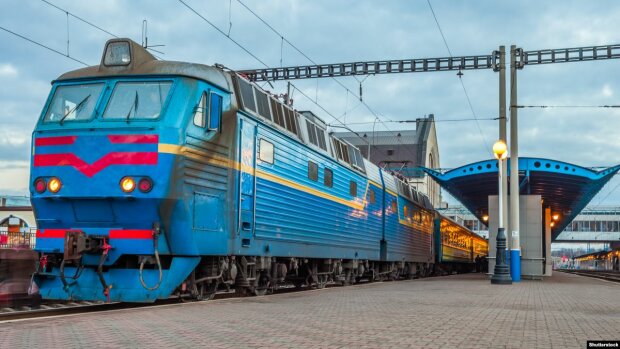Прямиком "в Париж": поезд "Киев-Франковск" продолжил маршрут до самого красивого города Украины