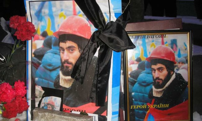 У Києві розтрощили пам'ятник Сергію Нігояну: герой Майдану під ногами вандалів, - кадри, від яких закипає кров