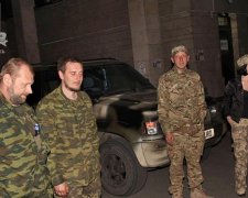 Активісти звільнили з полону двох бійців Нацгвардії 