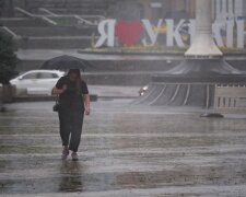 Погода в Україні: грози, град і спека