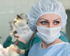 Дикі росіяни зацькували медсестру-красуню за любов до селфі