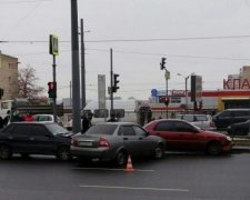 В Харькове массовая авария из-за собаки (видео)