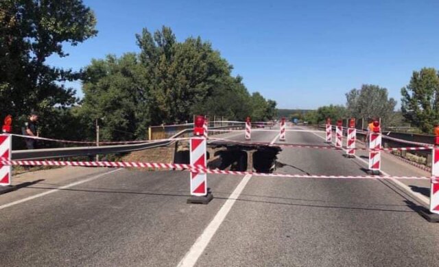 "Початок дорожнього Апокаліпсису": міст, що завалився у Харкові, відкрив очі на масштаби катастрофи