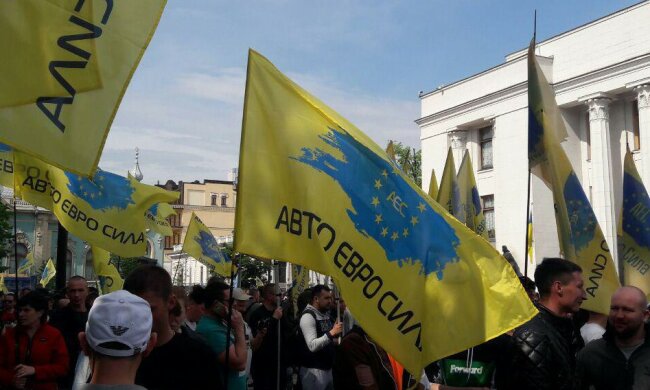 Євробляхерам підготували нововведення: як тепер будуть розмитнювати авто