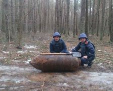 Величезну бомбу часів Другої світової знешкодили на Львівщині