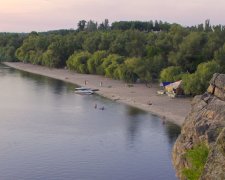 В Запорожье голый Тарзан раструсил причандалы по всем кустам, люди в шоке: видео строго 18+