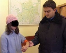 На Закарпатті дитина втекла від матері до поліцейських