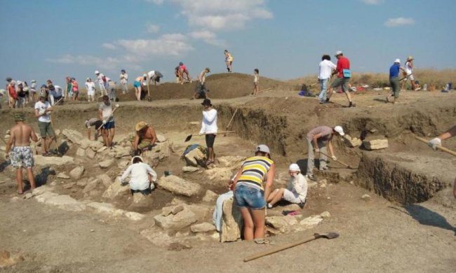 У пошуках скарбів: археологи почали копати Крим з усіх боків