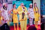 Нестаріючий Поплавський показав своє сало усій Україні: ще й студенток підключив
