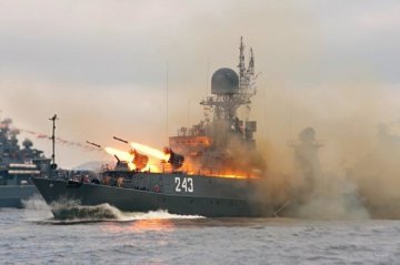 Російські окупанти тренуються захищати Крим