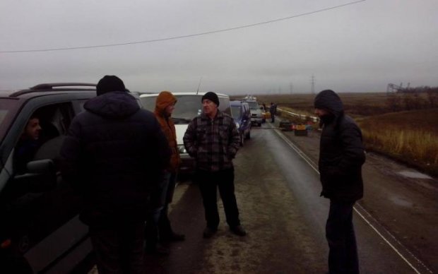 Боевики "ДНР" придумали, как сделать автолюбителей "счастливыми"