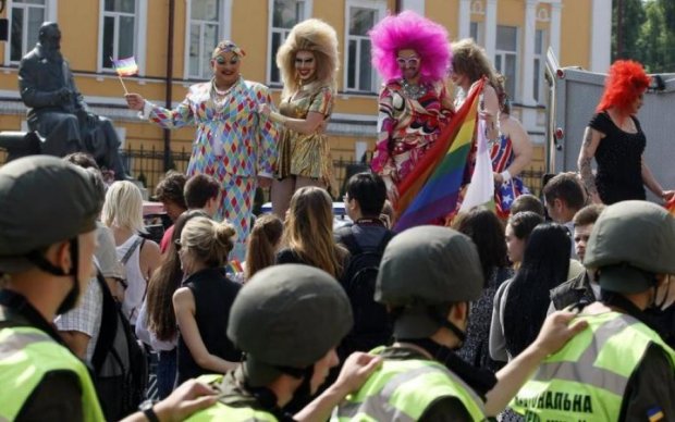 На Закарпатті шукають "збоченців" і збирають анти-гей-парад: гомосексуали у захваті