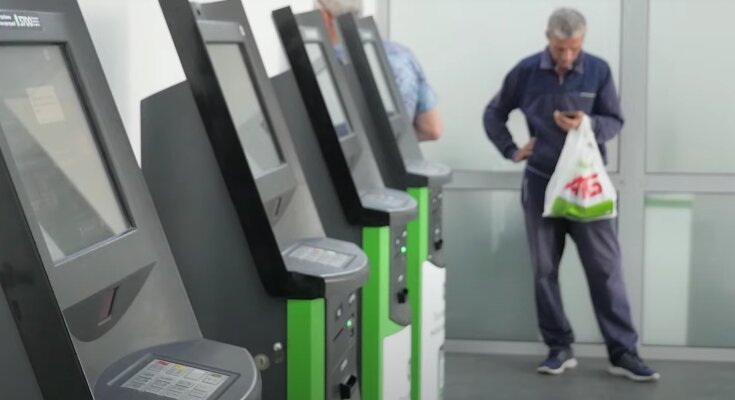 Термінал ПриватБанку. Фото: скрін youtube