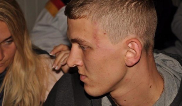 Милиционер избил активиста на харьковском вокзале (видео)