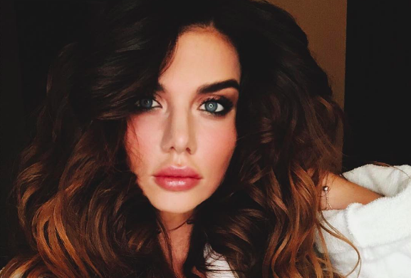 Горячая Седокова кардинально изменила стиль: моложе лет на 10, супер-мама