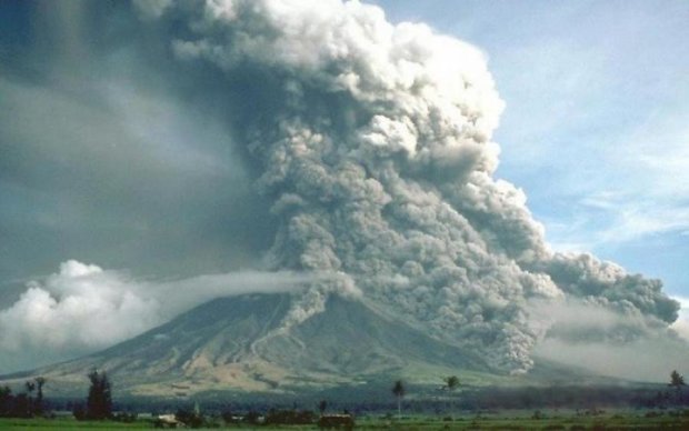 Невероятное зрелище: фото огненной лавы поразило сеть