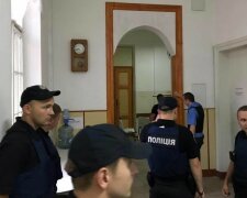Психиатрическая клиника превратилась в дом страданий: "Людей раздели, забрали деньги и заставили...", видео