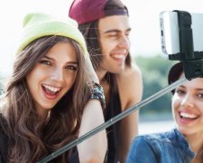 Недолугі батьки вбили немовля фатальним селфі: відео 18+