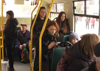 Українці в автобусі / фото: скріншот Youtube