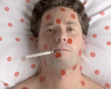 Легше відразу в ящик: українці розгромили поради з лікування кору