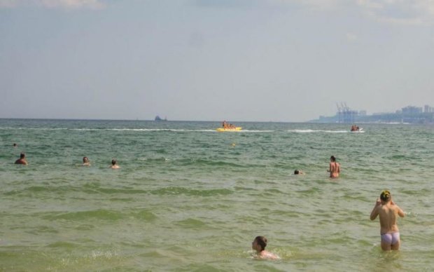 Популярный курорт в Одессе утопает в фекалиях: фото